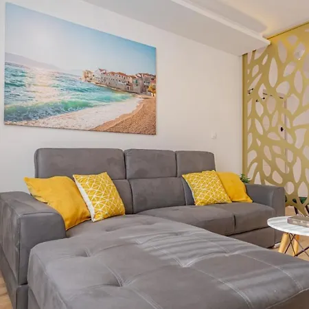Znjan Holidays Apartment Split